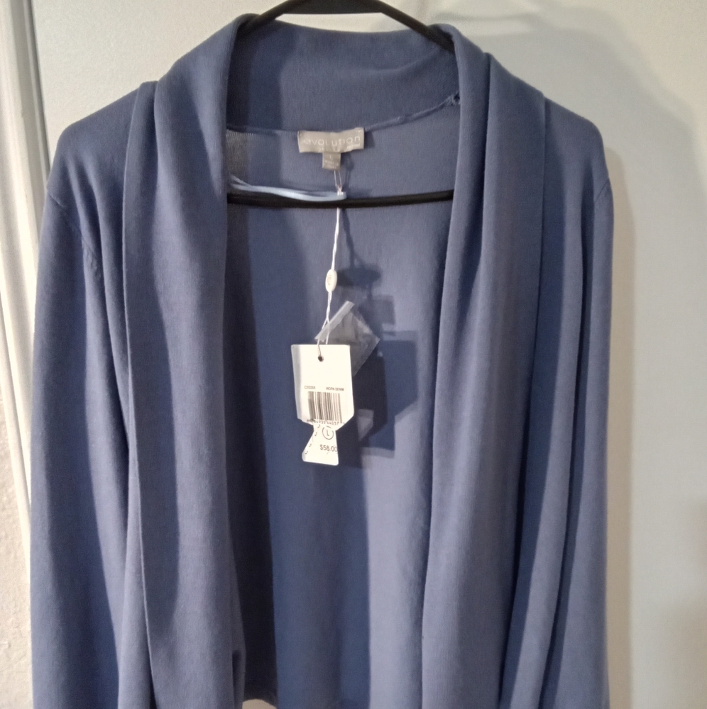 ❤️ YS NWT Beautiful lightweight blue sweater
